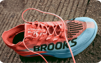 Brooks sneaker in coral and blue